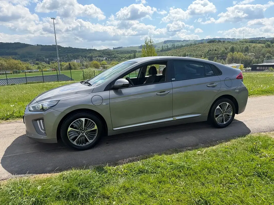 Hyundai IONIQ PHEV Hybrid Trend - Thumbnail 3