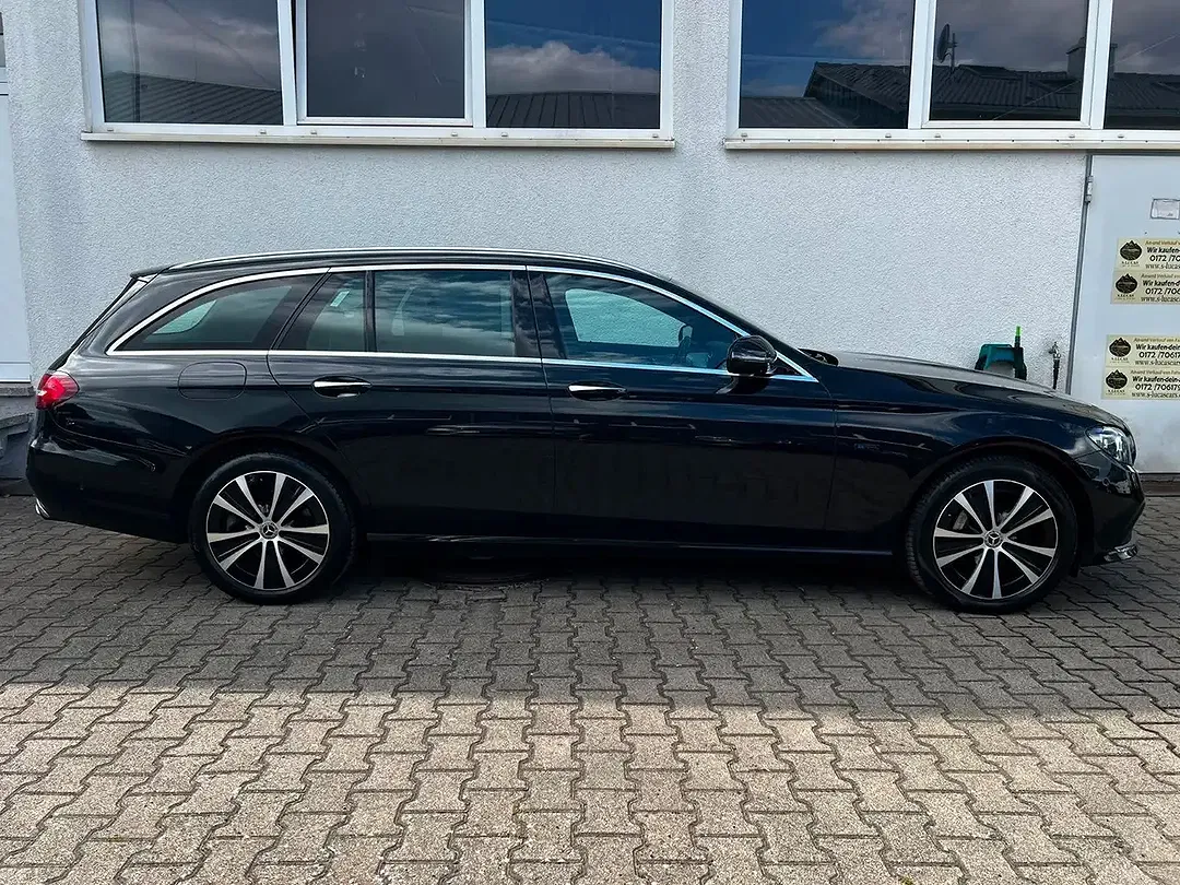 Mercedes-Benz E 300 - Thumbnail 11