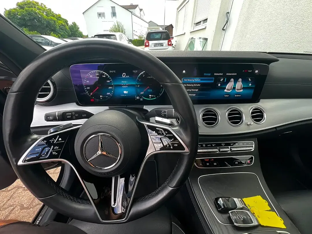 Mercedes-Benz E 300 - Thumbnail 12