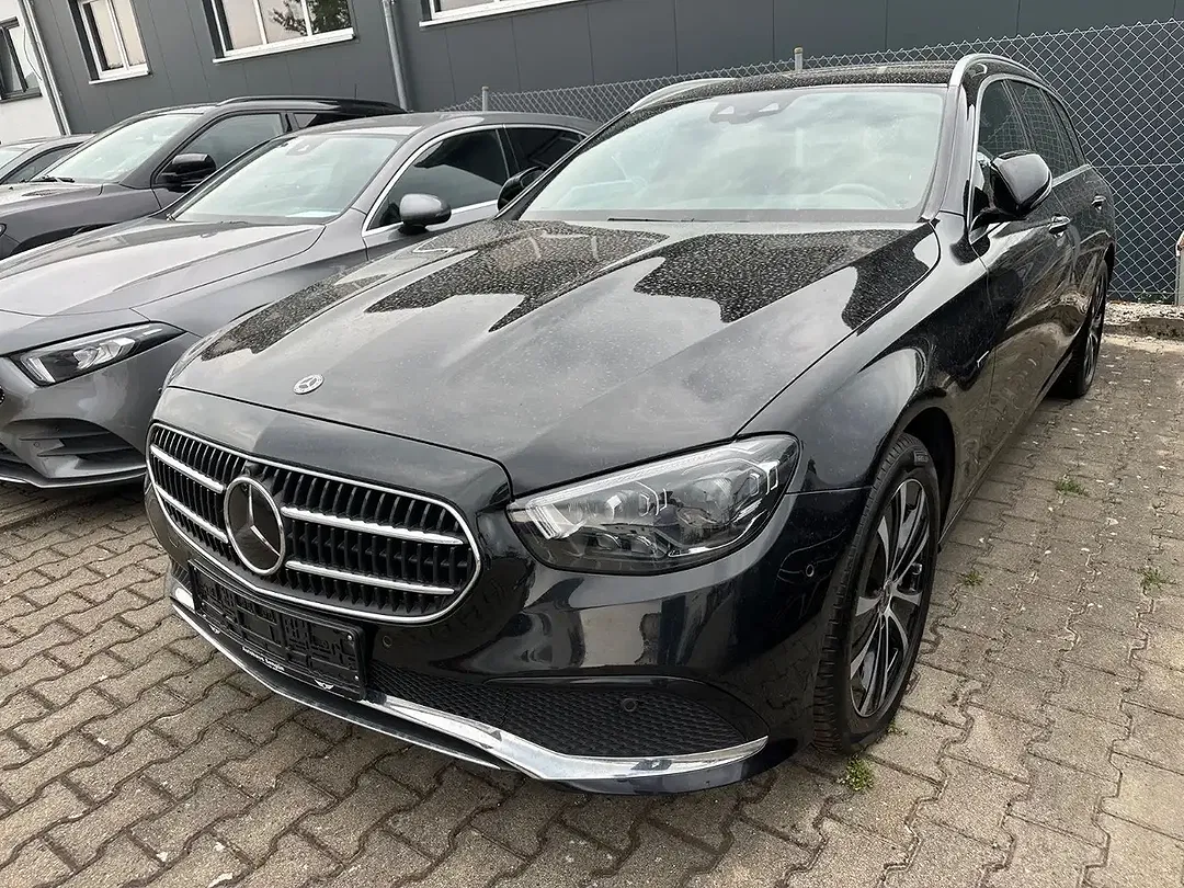Mercedes-Benz E 300 - Thumbnail 3