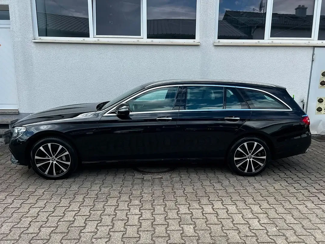 Mercedes-Benz E 300 - Thumbnail 5