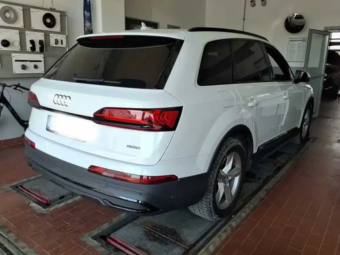 Audi Q7 quattro - Thumbnail 3