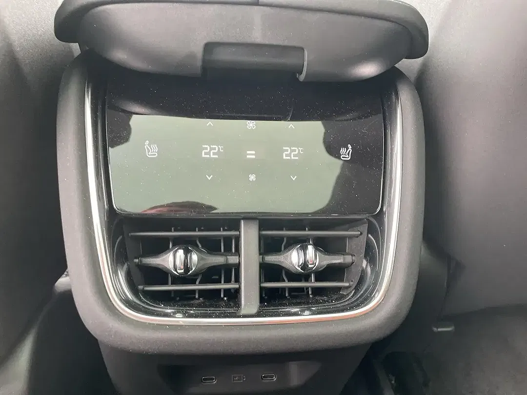 Volvo EX90 Twin Motor Plus Executive - Thumbnail 11