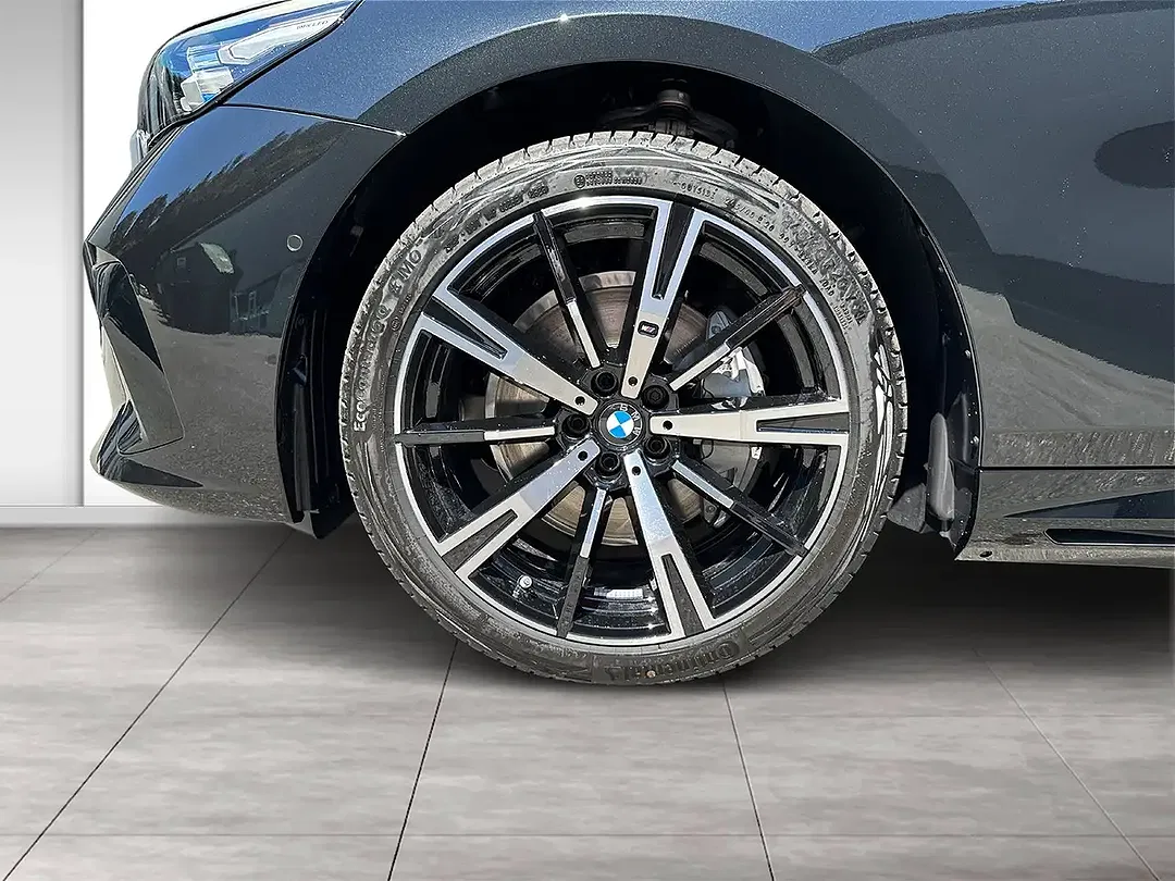 BMW i5 xDrive M - Thumbnail 6