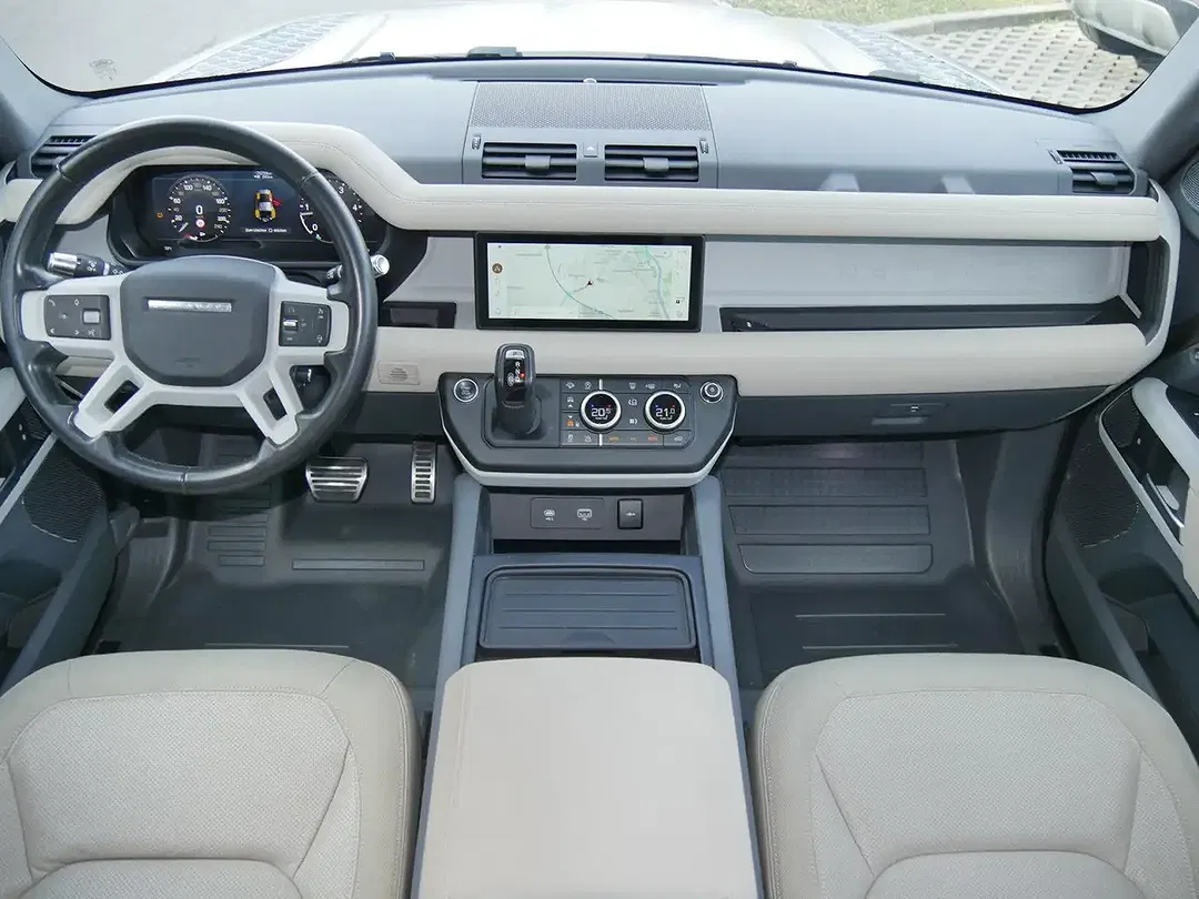 Land Rover Defender First Edition 110 - Thumbnail 4