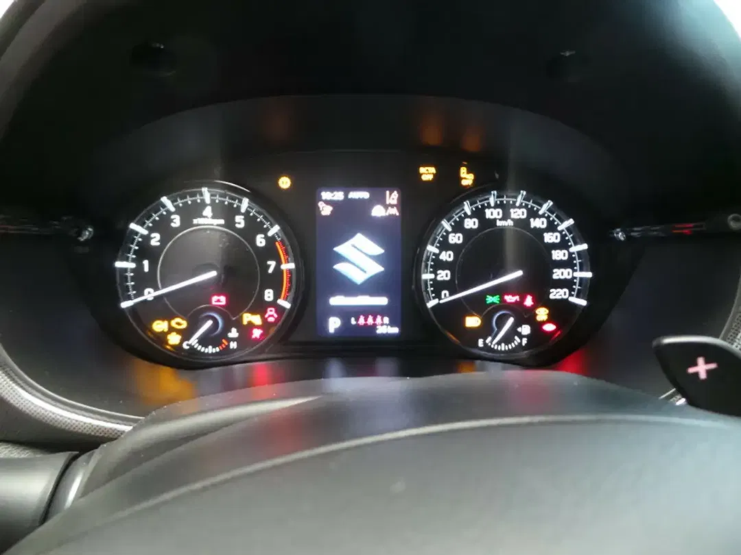 Suzuki Vitara Hybrid 1.5 AGS 4x4 Comfort+ - Thumbnail 10