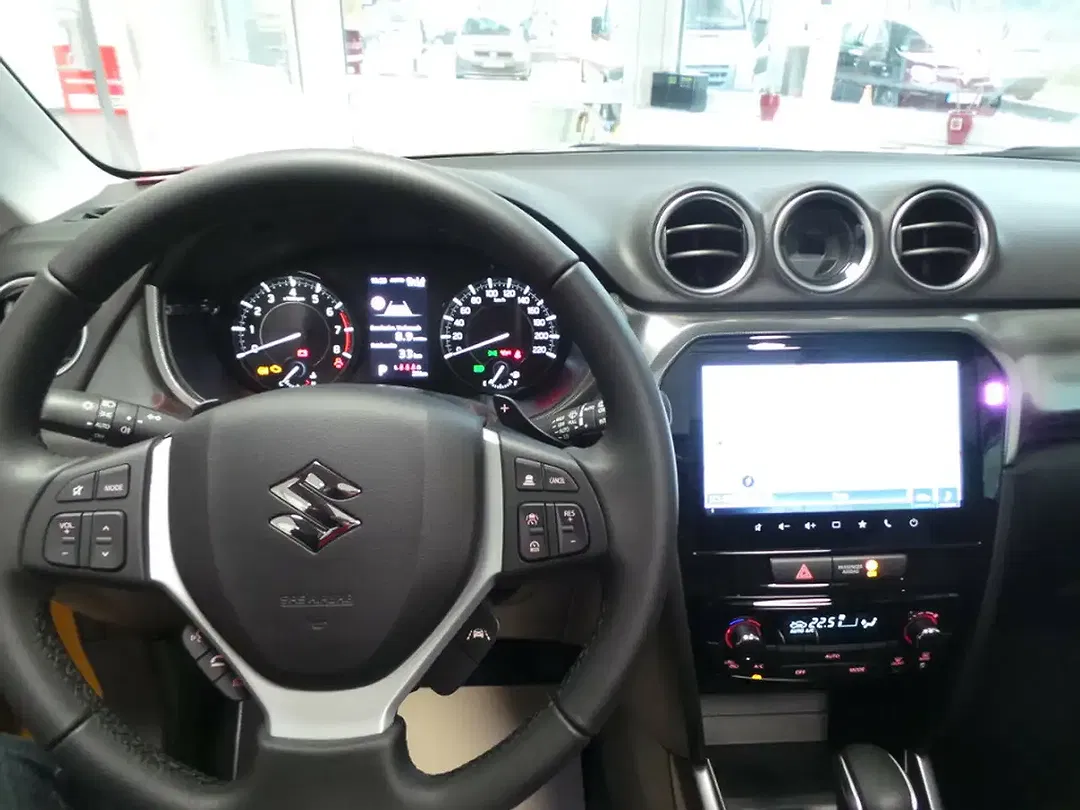 Suzuki Vitara Hybrid 1.5 AGS 4x4 Comfort+ - Thumbnail 11