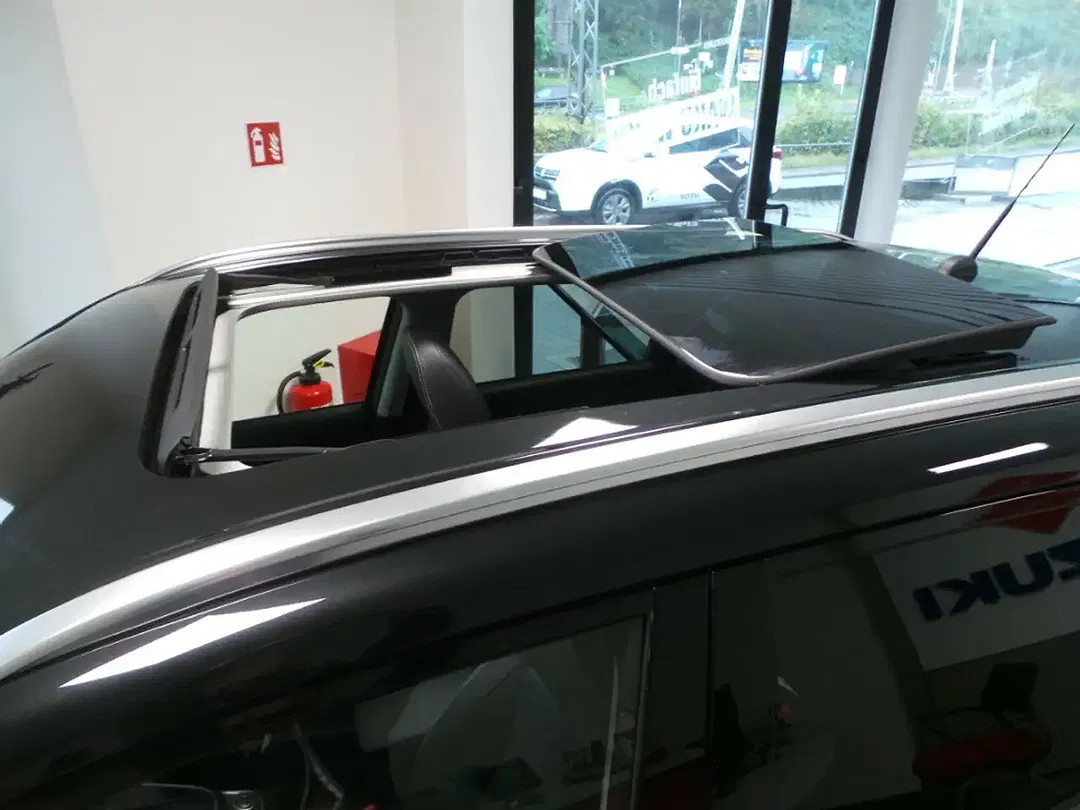 Suzuki Vitara Hybrid 1.5 AGS 4x4 Comfort+ - foto 2