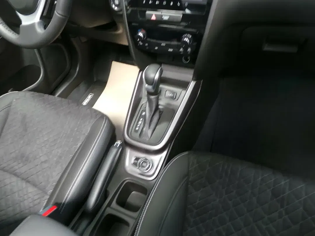 Suzuki Vitara Hybrid 1.5 AGS 4x4 Comfort+ - Thumbnail 6