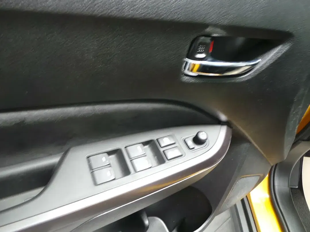 Suzuki Vitara Hybrid 1.5 AGS 4x4 Comfort+ - Thumbnail 8