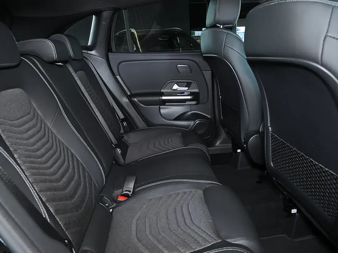 Mercedes-Benz GLA 180 Progressive Night - Thumbnail 12