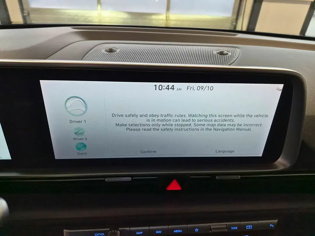 Hyundai IONIQ 6 - Thumbnail 11