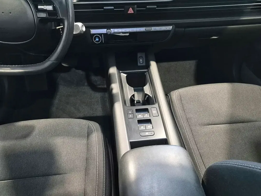 Hyundai IONIQ 6 - Thumbnail 12