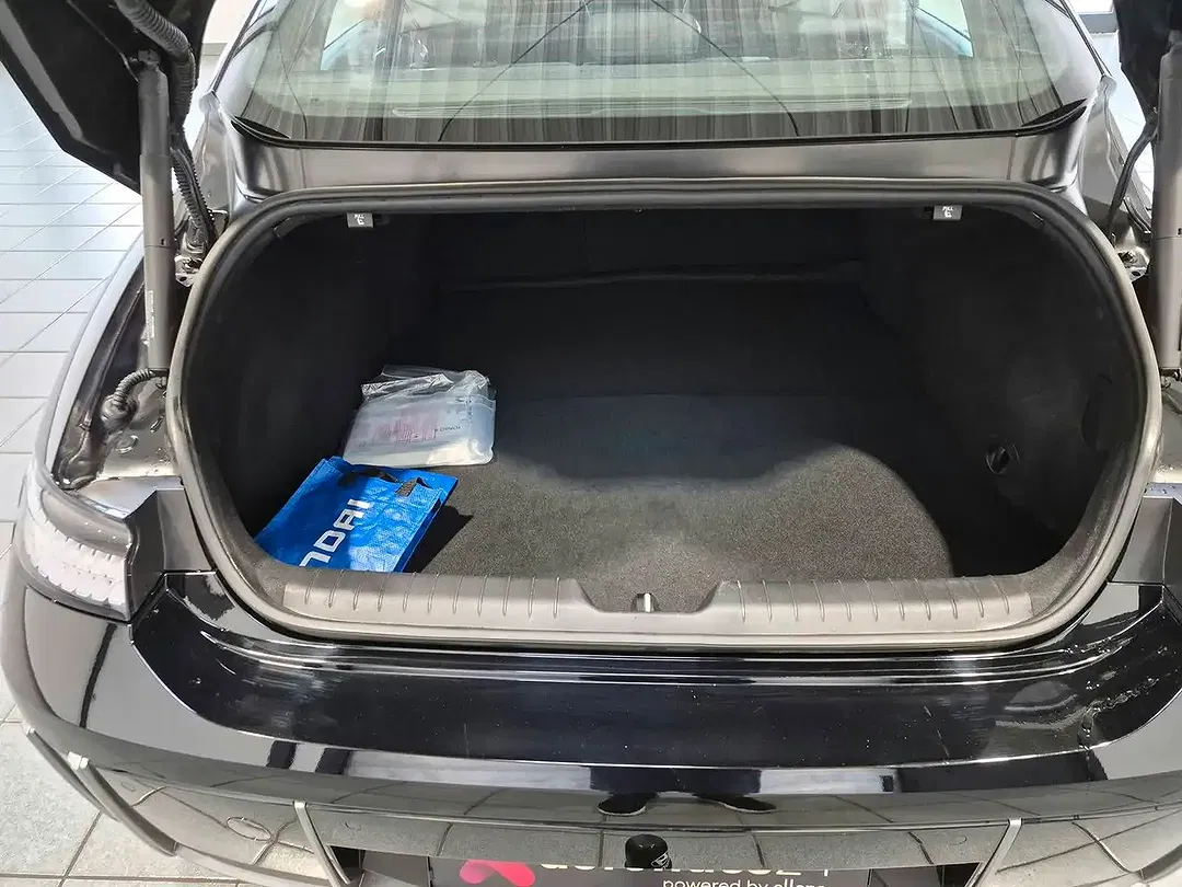 Hyundai IONIQ 6 - Thumbnail 6