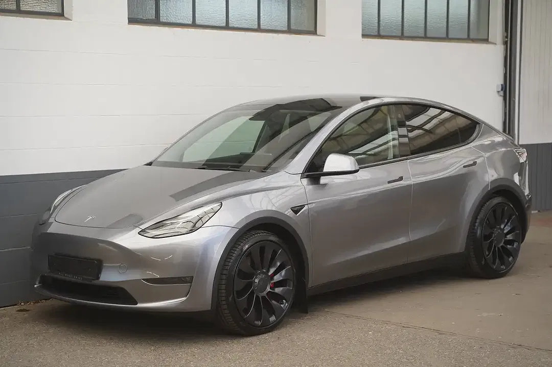 Tesla Model Y Performance - foto 1