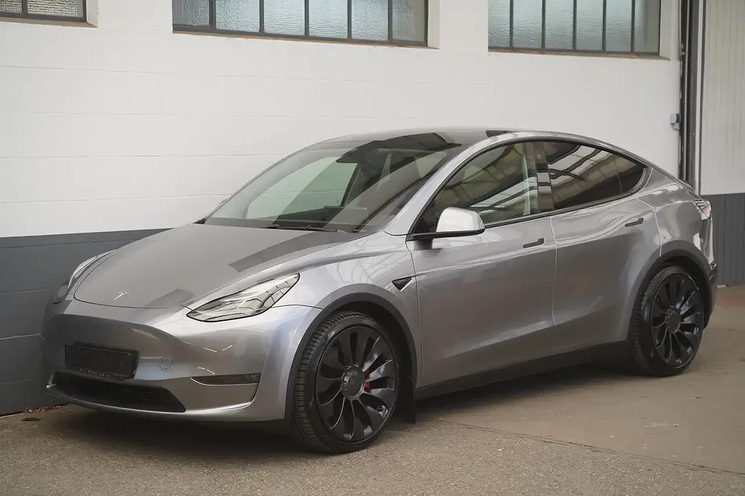 Tesla Model Y Performance - Afbeelding 1