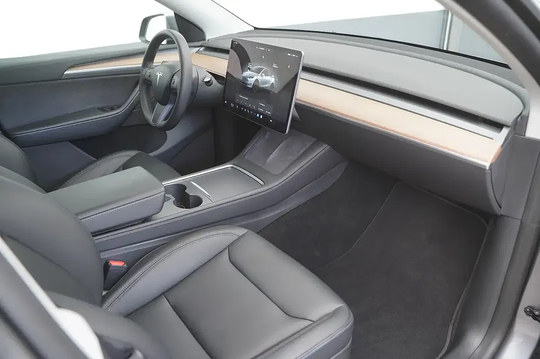 Tesla Model Y Performance - Thumbnail 12