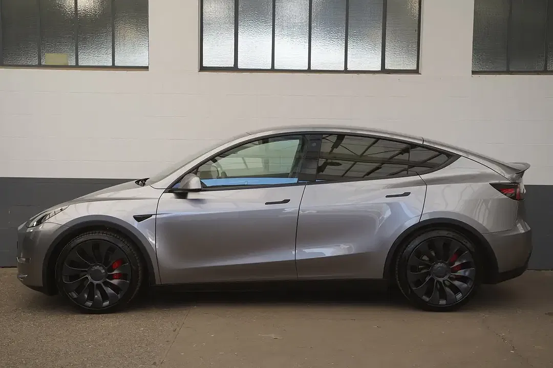 Tesla Model Y Performance - Thumbnail 3