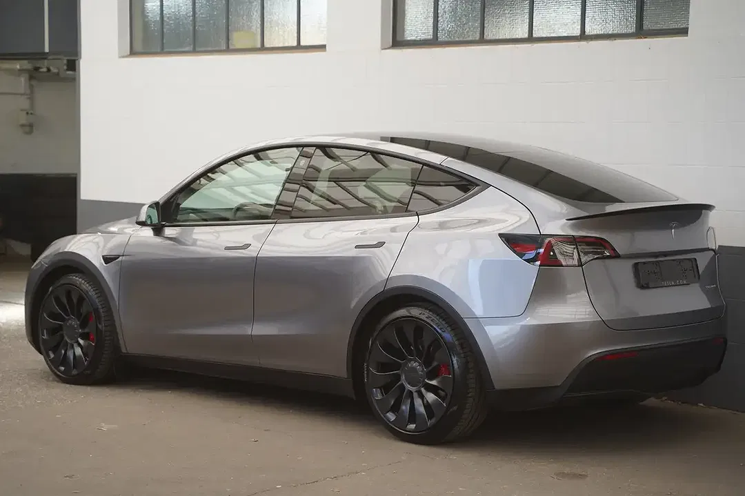 Tesla Model Y Performance - Thumbnail 4