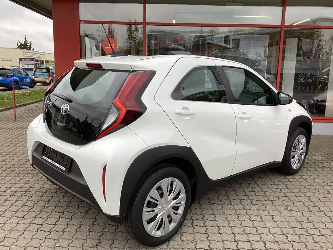 Toyota Aygo X CVT Business Edition - Thumbnail 3
