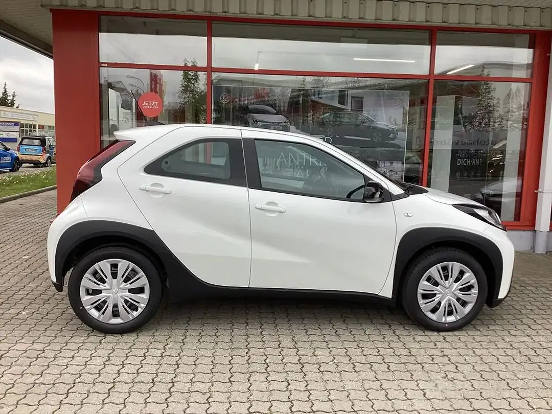 Toyota Aygo X CVT Business Edition - Thumbnail 4