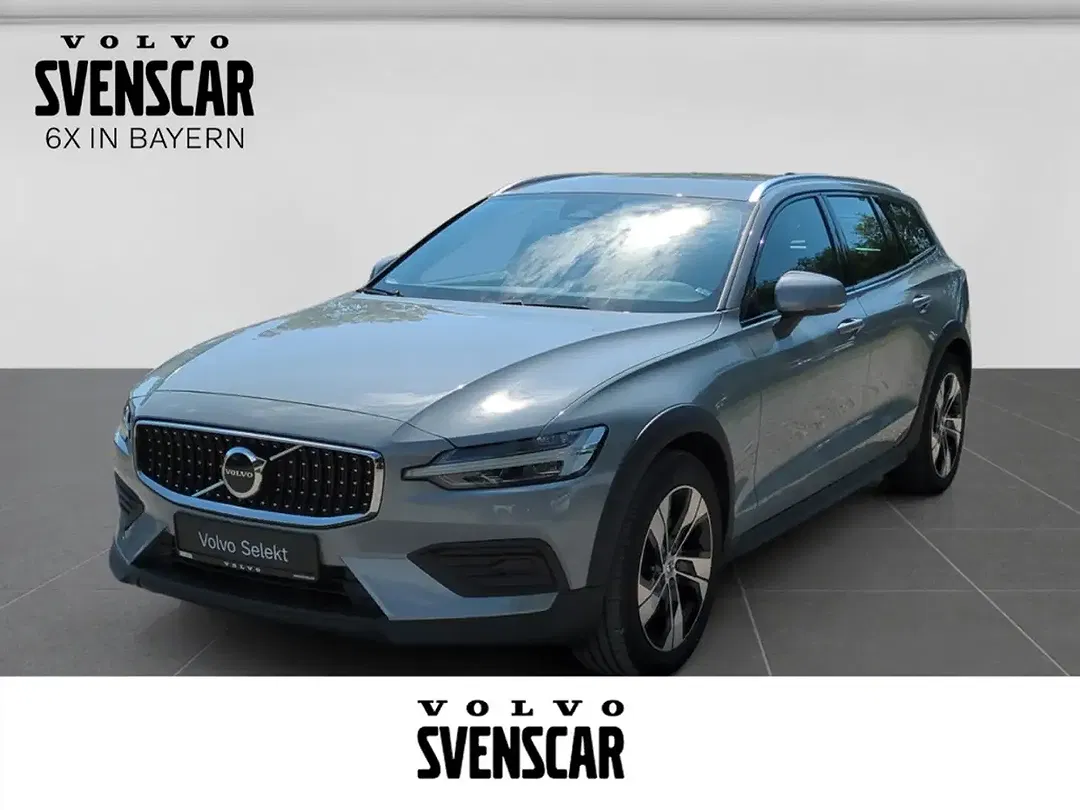 Volvo V60 Cross Country AWD Plus - Thumbnail 1