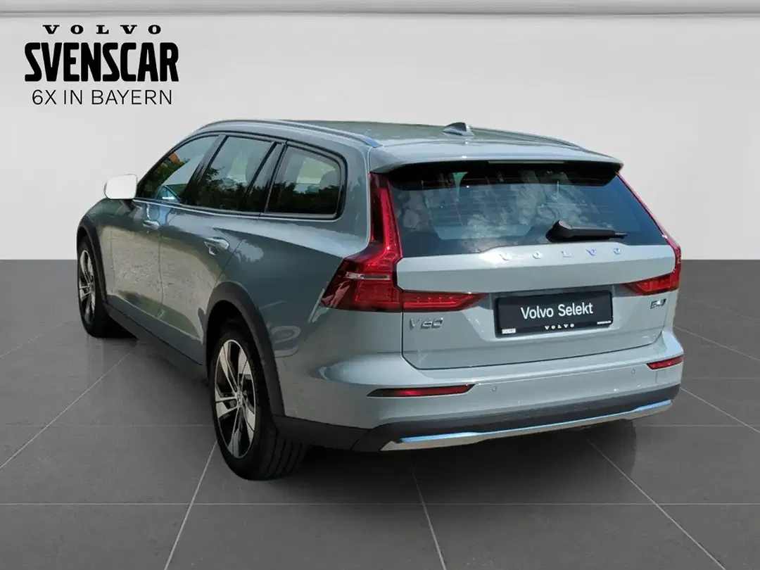 Volvo V60 Cross Country AWD Plus - Thumbnail 3
