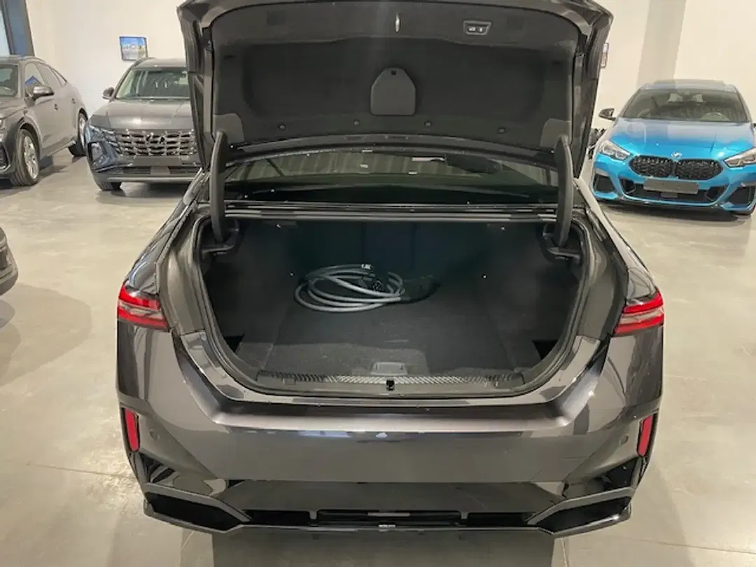 BMW i5 eDrive - Thumbnail 4