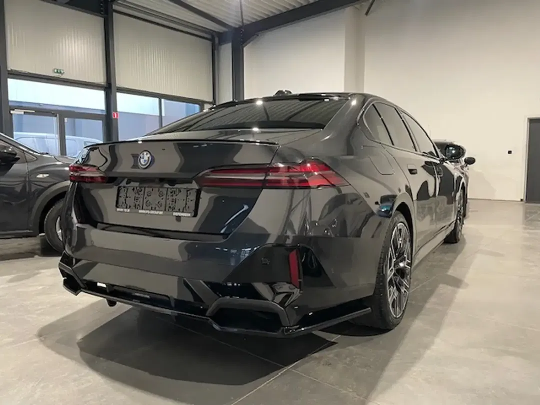 BMW i5 eDrive - Thumbnail 5