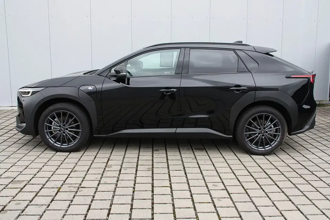 Subaru Solterra AWD Platinum Plus - Thumbnail 3