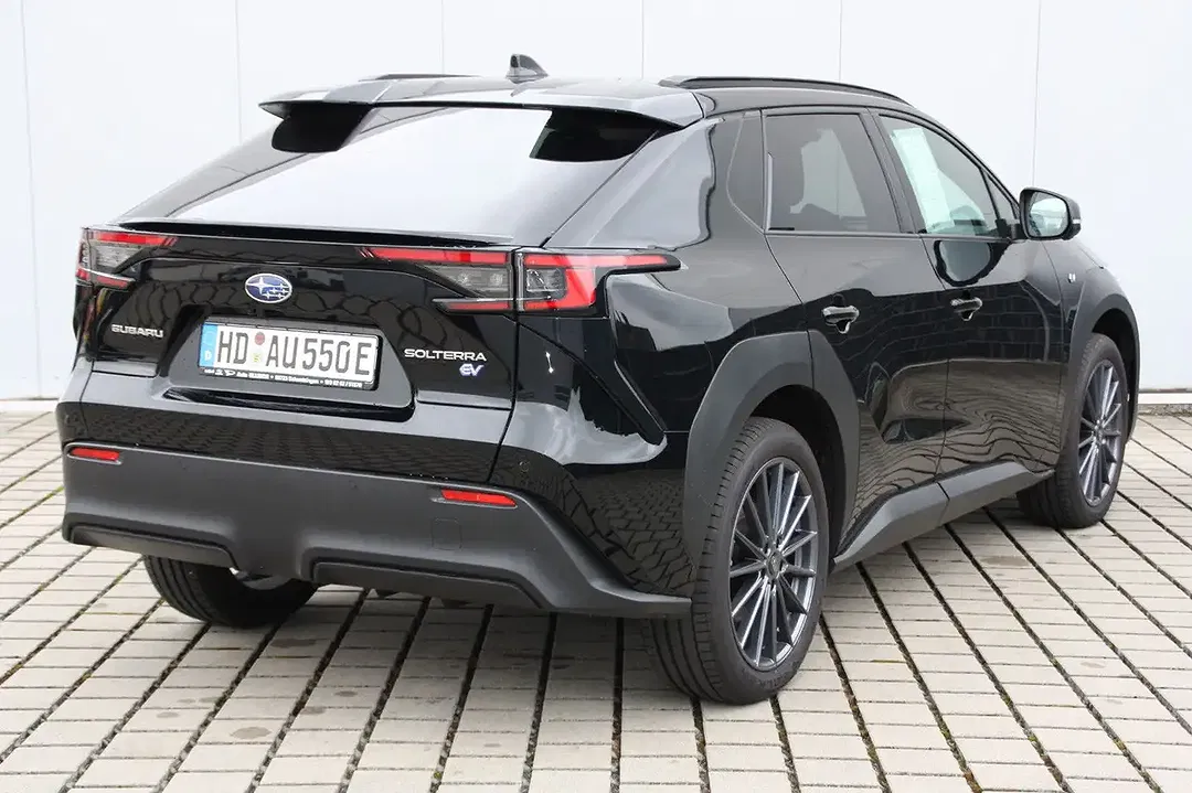Subaru Solterra AWD Platinum Plus - Thumbnail 4