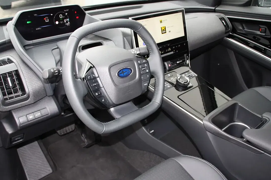 Subaru Solterra AWD Platinum Plus - Thumbnail 7