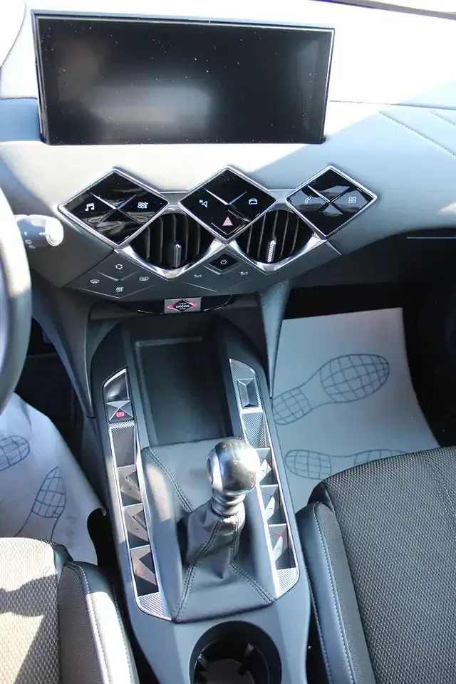 DS Automobiles DS 3 Crossback - Thumbnail 14