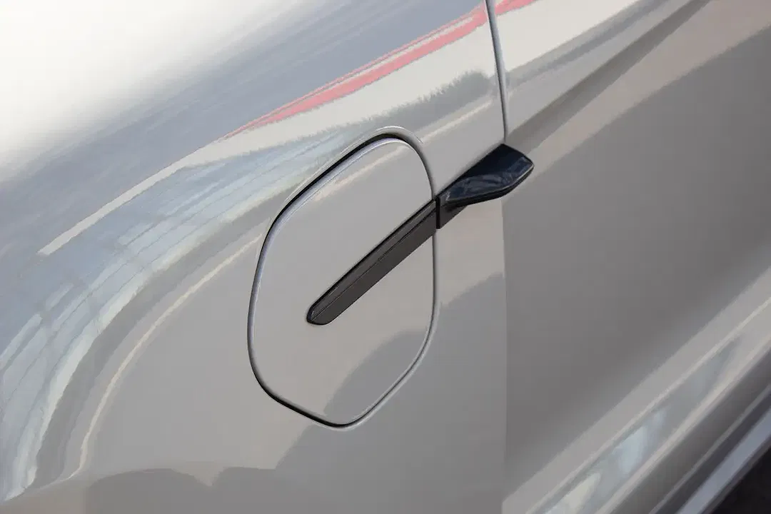 Porsche Taycan - Thumbnail 11