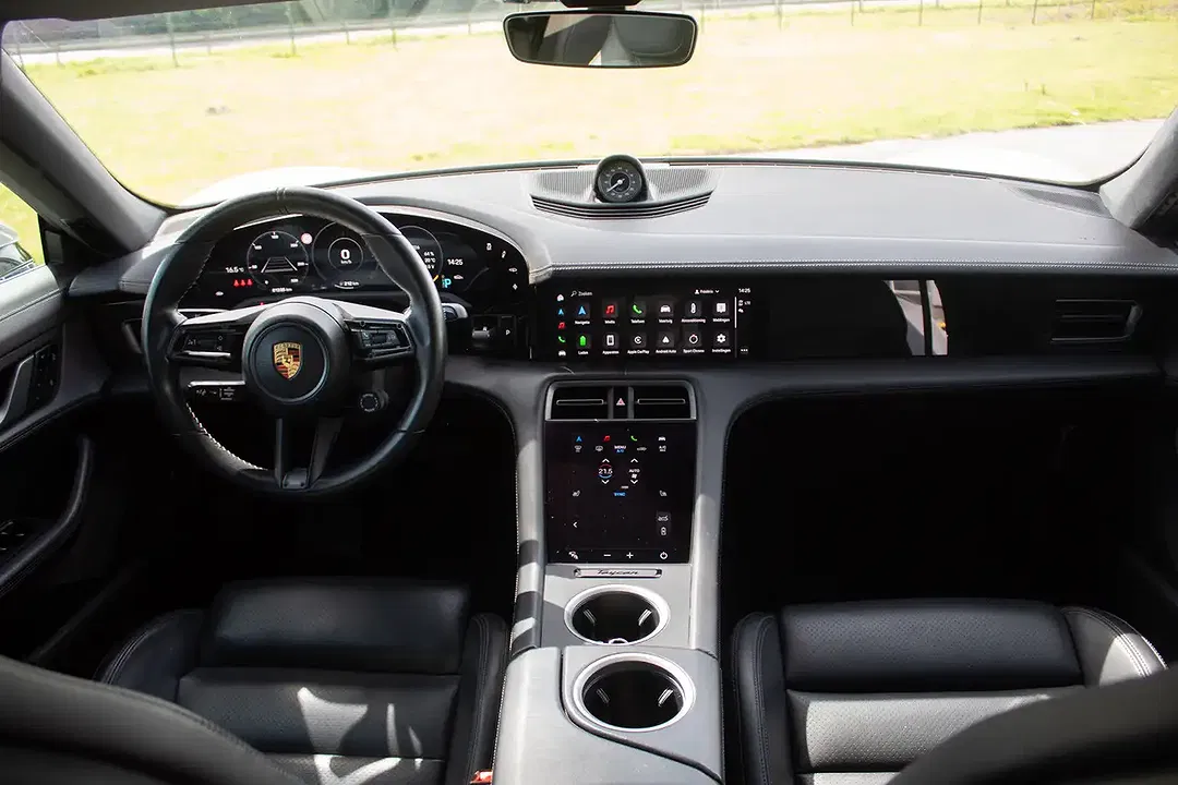 Porsche Taycan - Thumbnail 14