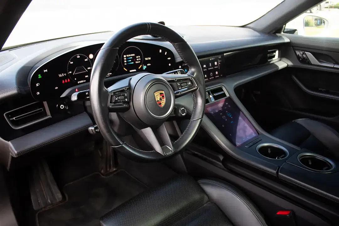 Porsche Taycan - Thumbnail 15