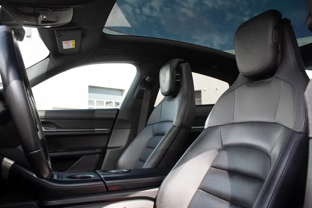 Porsche Taycan - Thumbnail 16