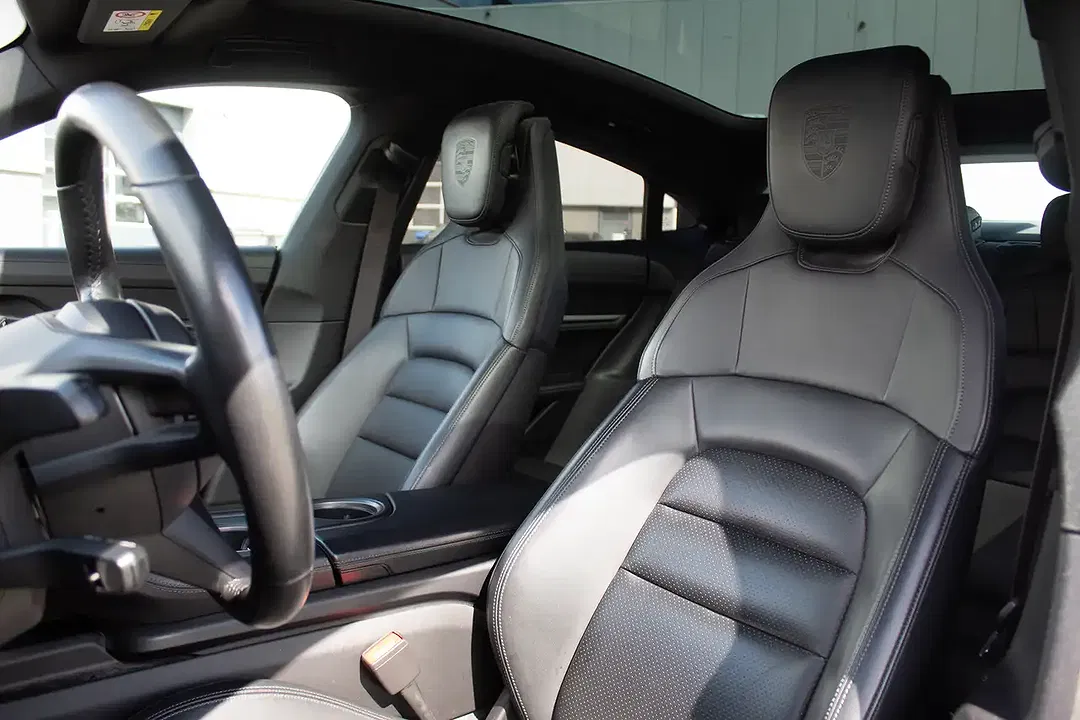 Porsche Taycan - Thumbnail 18