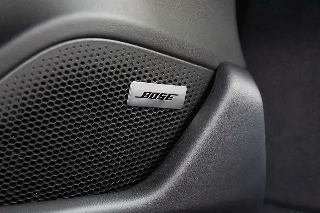 Porsche Taycan - Thumbnail 22