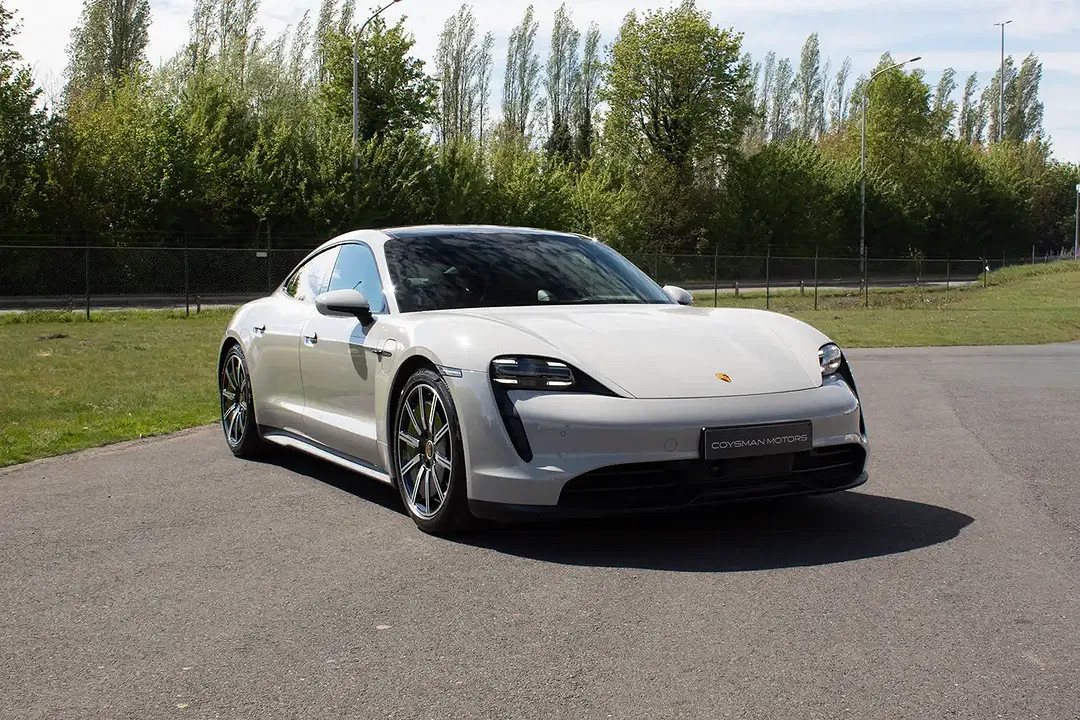 Porsche Taycan - Thumbnail 3