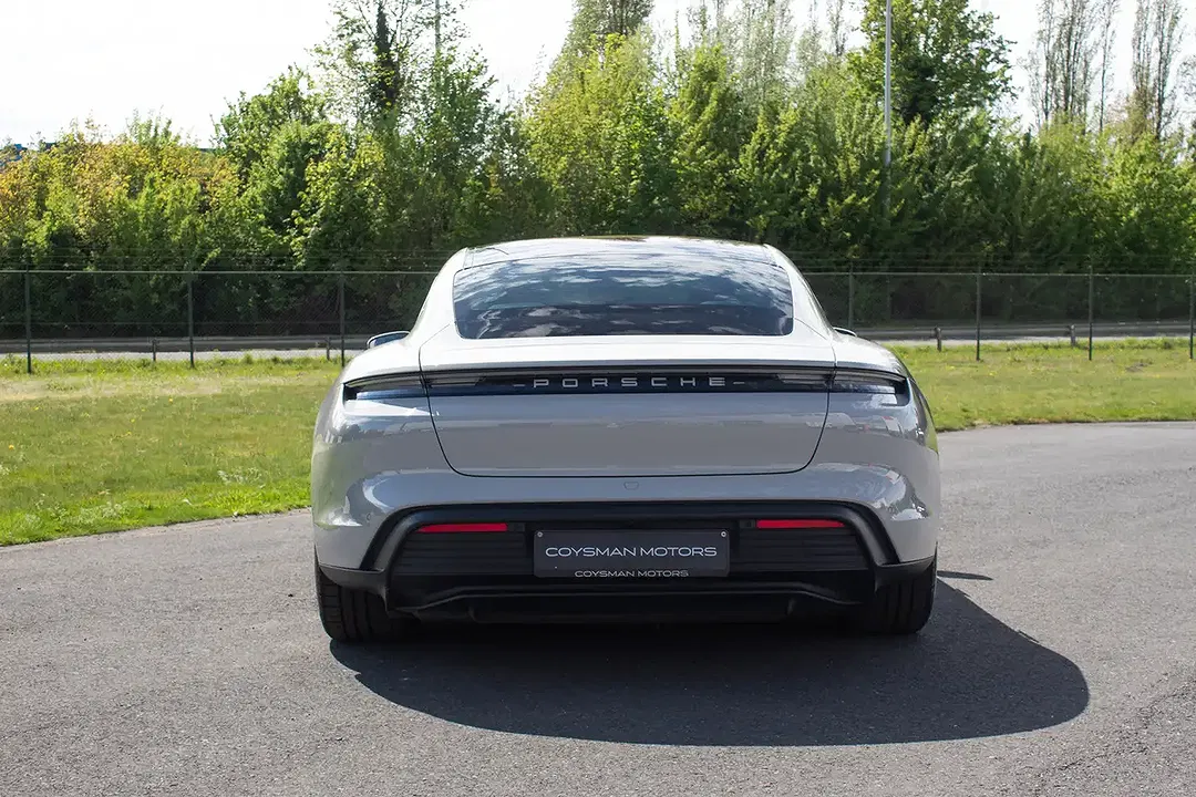 Porsche Taycan - Thumbnail 6
