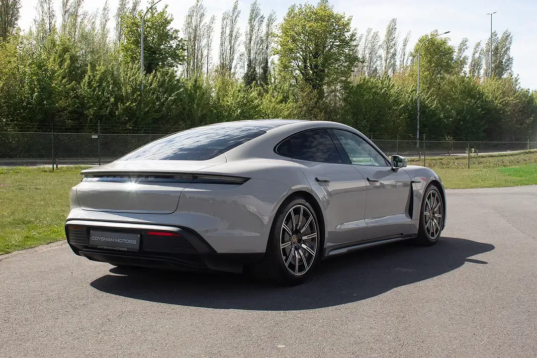 Porsche Taycan - Thumbnail 7