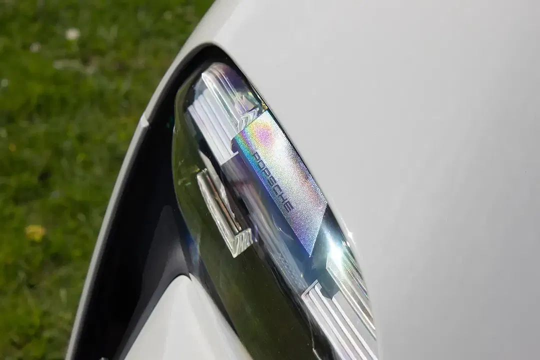 Porsche Taycan - Thumbnail 8