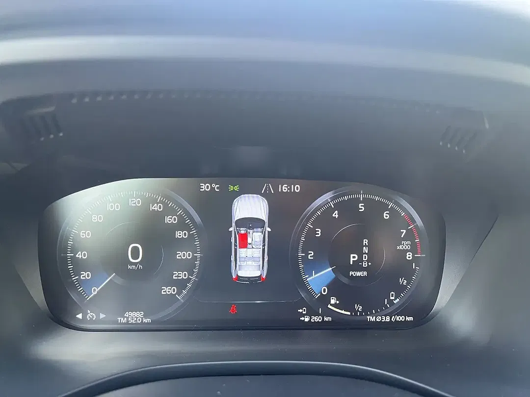 Volvo XC60 PHEV Hybrid Recharge R-Design Expression - Thumbnail 7
