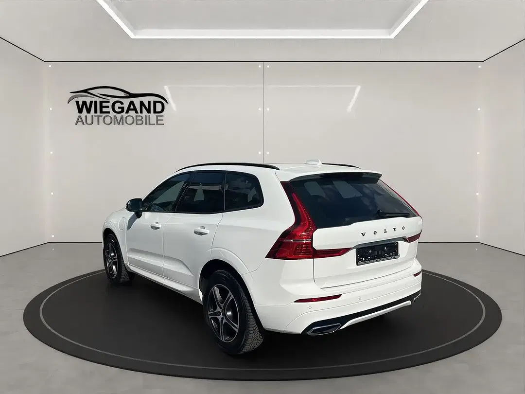 Volvo XC60 PHEV Hybrid Recharge R-Design Expression - Thumbnail 2