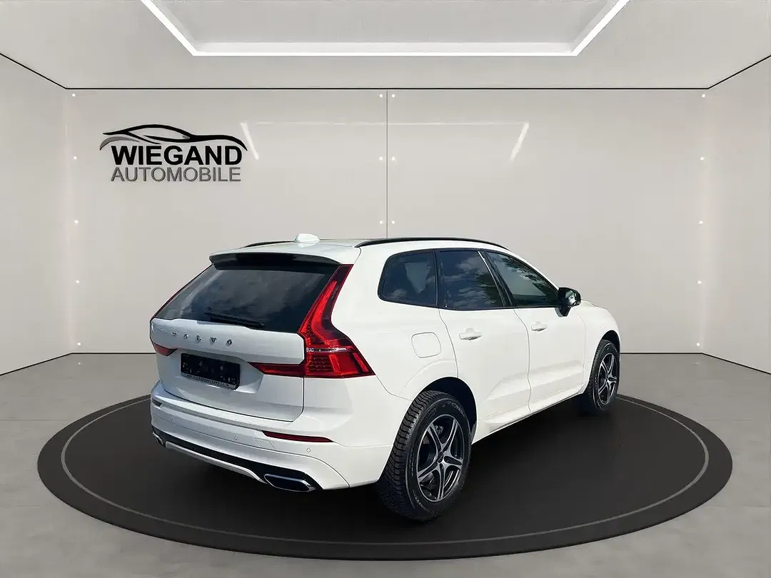 Volvo XC60 PHEV Hybrid Recharge R-Design Expression - Thumbnail 3