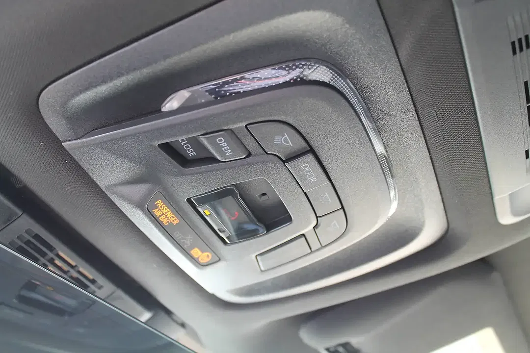 Subaru Solterra Platinum - Thumbnail 10