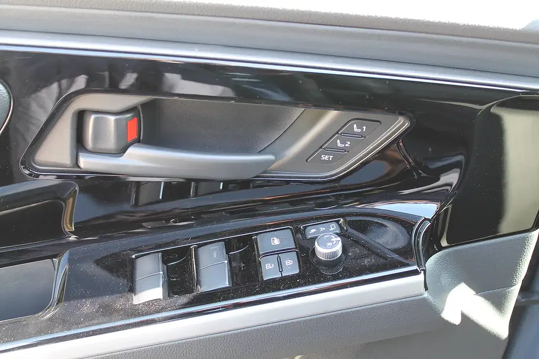 Subaru Solterra Platinum - Thumbnail 11