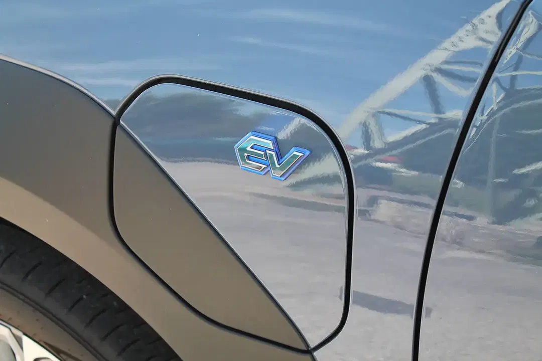 Subaru Solterra Platinum - Thumbnail 14