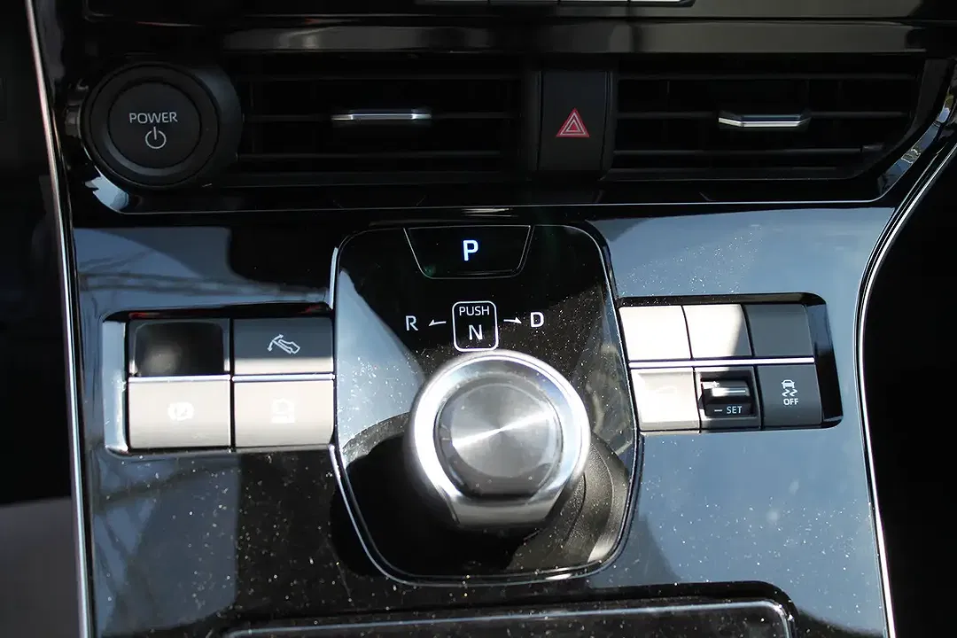 Subaru Solterra Platinum - Thumbnail 8